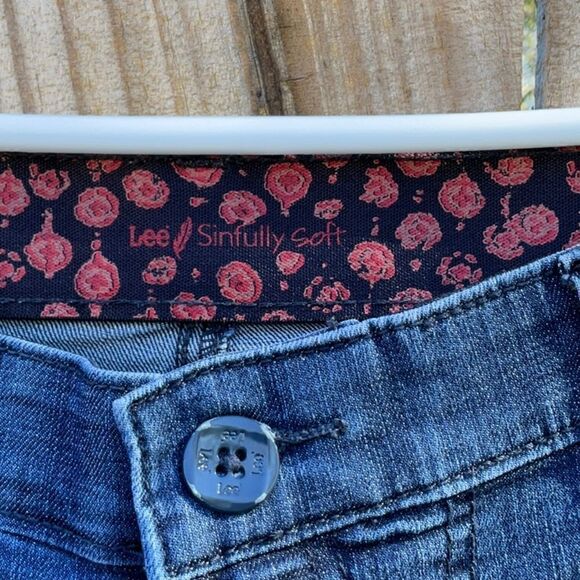 Take 50% OFF- Lee Sinfully Soft Blue Rolled Hem Jeans,Size-6 - Picture 4 of 6